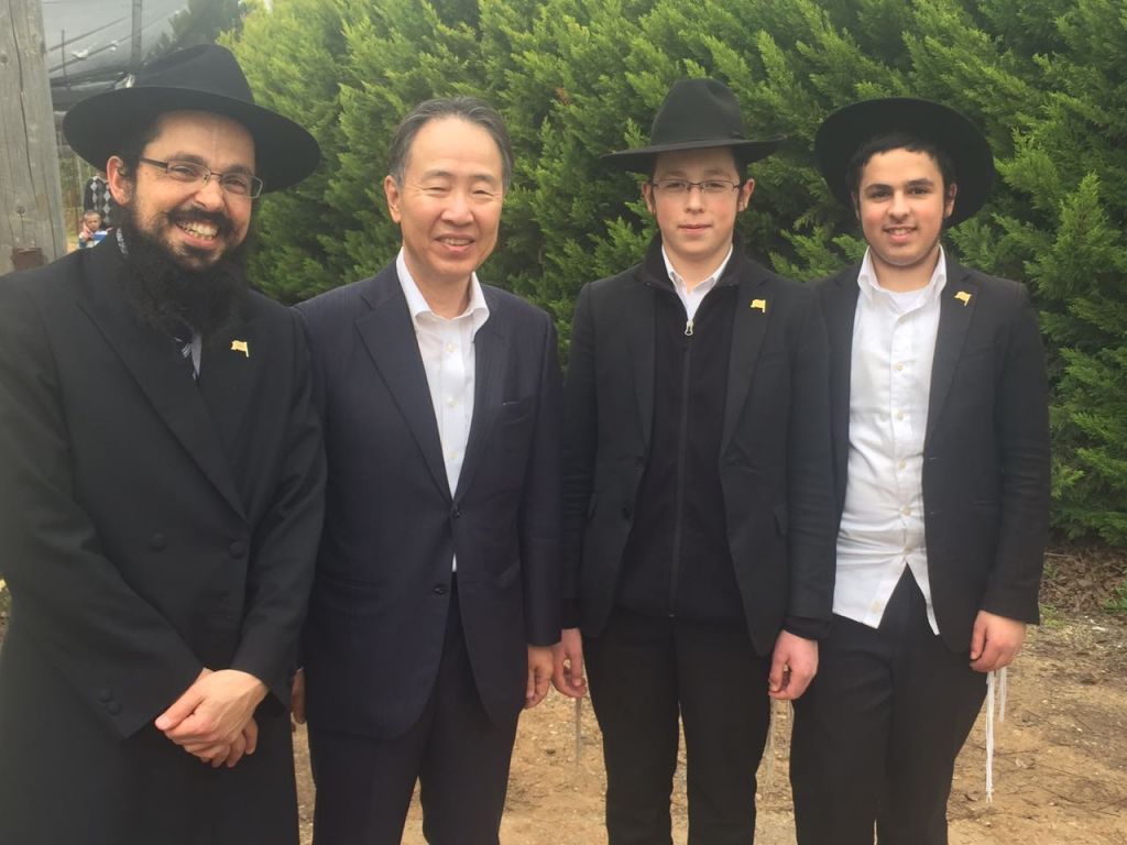 ביקור שגריר יפן בכפר חב"ד